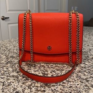 Tory Burch Emerson Envelope Adjustable Shoulder Bag - 61450 - Brilliant Red